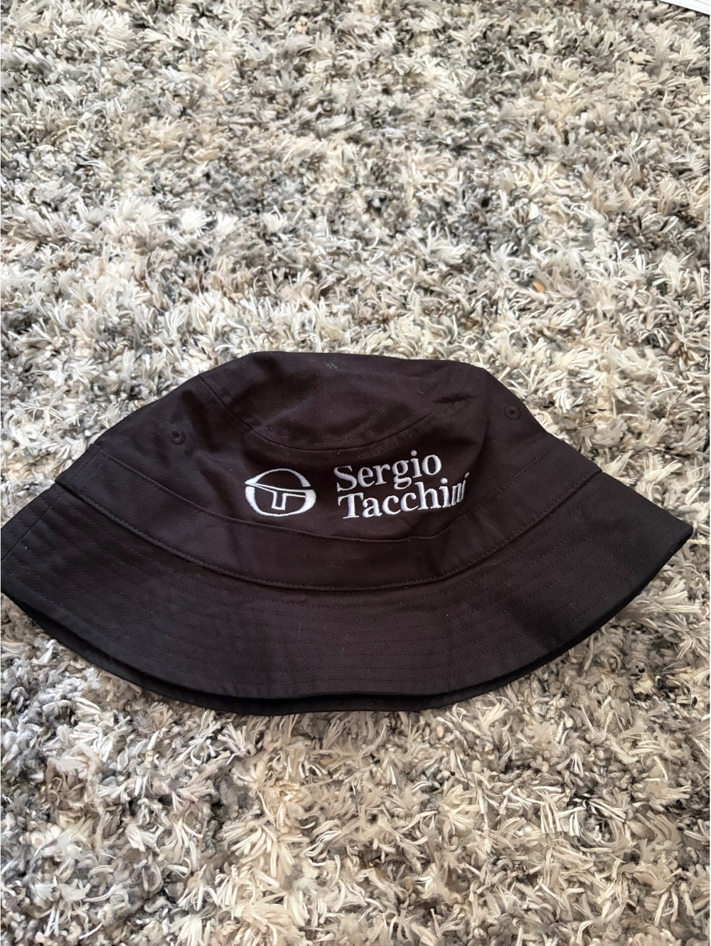 Like new Sergio Tacchini bucket hat